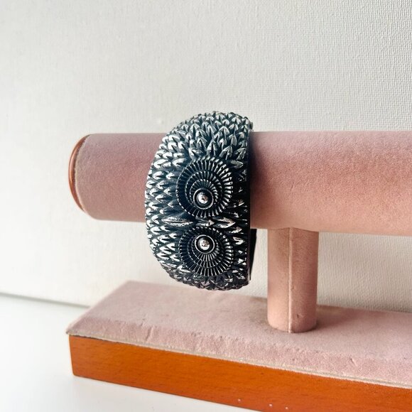 Vintage Chunky Owl Face Clamper Cuff Bracelet - Picture 4 of 7